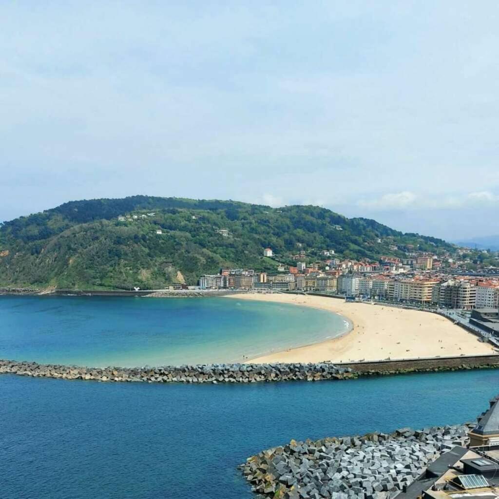 Casa Playa Zurriola-Aviso-Obras En La Fachada Del Patio Hasta Mayo O Junio-No Ha Habido Quejas Por El Ruido-Precio Bajo- House Playa Zurriola-Warning-Works On The Facade Of The Patio Until May Or June-There Have Been No Noise Complaints- Low Price San Sebastian Exterior photo